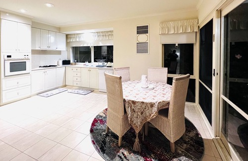 Traralgon House | Sarovar Holidays Traralgon - Make your days memorable.