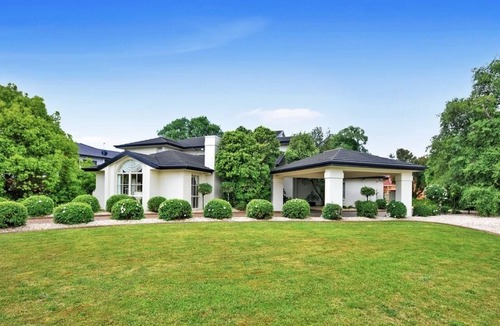 Traralgon House | Sarovar Holidays Traralgon - Make your days memorable.