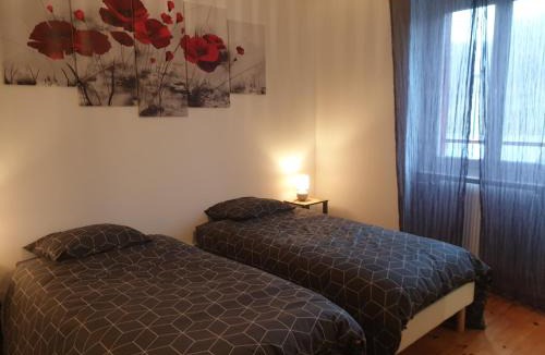 Egliseneuve-d'Entraigues Bed & Breakfast | sas Road Runner Café