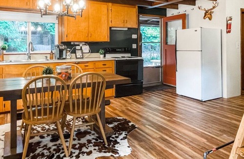 Packwood Ski Chalet | Sasquatch Cabins: Sasquatch