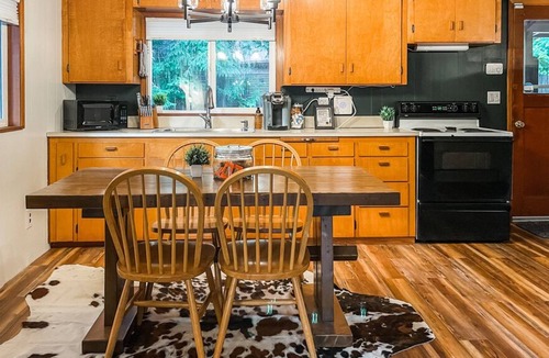 Packwood Ski Chalet | Sasquatch Cabins: Sasquatch