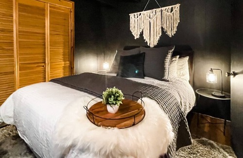 Packwood Ski Chalet | Sasquatch Cabins: Sasquatch