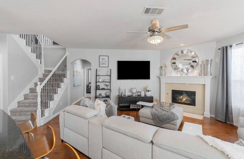 Frisco House | Sass It Up & Paint The Town