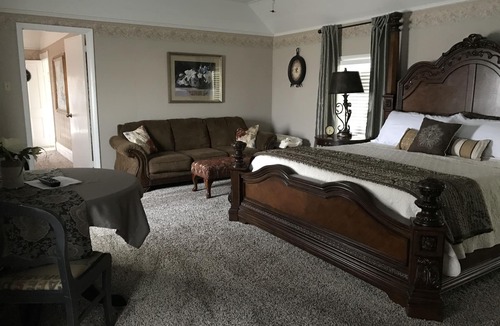 Mena Bed & Breakfast | Sassafras Inn