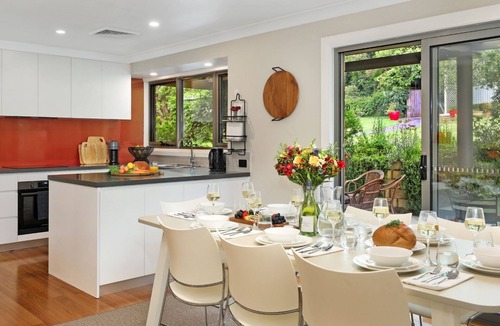 Bundanoon House | Satinwood – classic & central hideaway