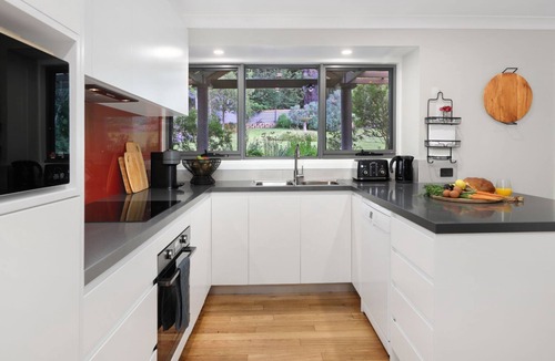 Bundanoon House | Satinwood – classic & central hideaway