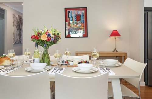 Bundanoon House | Satinwood – classic & central hideaway