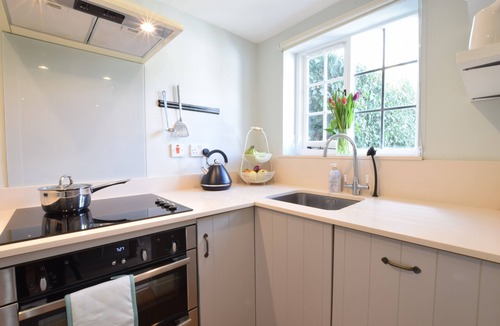 Westleton Cottage | SATIS COTTAGE, WESTLETON, pet friendly, with open fire in Westleton