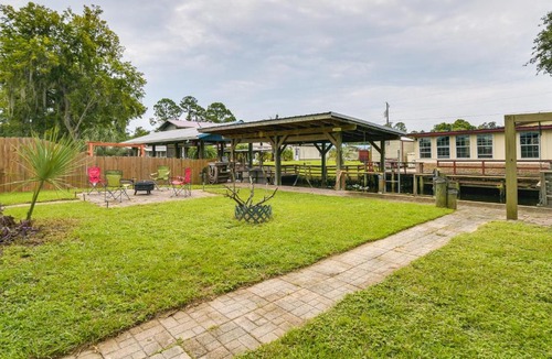 Satsuma House | Satsuma Home w/Fire Pit + Dunns Creek Access!