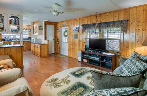 Satsuma House | Satsuma Home w/Fire Pit + Dunns Creek Access!