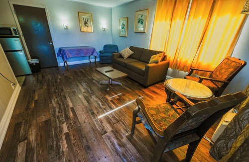 Sauble Beach Hotel | Sauble Beach Lodge