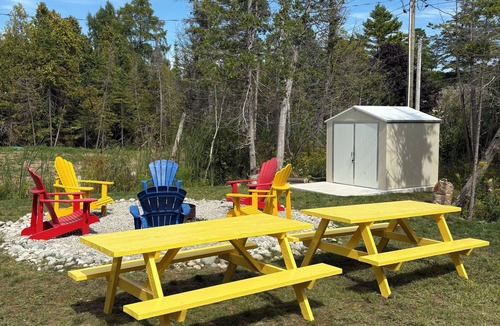 Sauble Beach Cottage | Sauble Beach Cottage – Steps to Beach & Shops