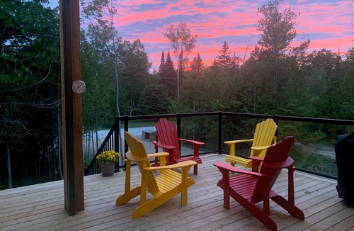 Sauble Beach Cottage | Sauble Beach Cottage – Steps to Beach & Shops