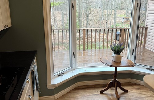 Sauble Beach Cottage | Sauble Beach renovated, large modern cottage + chefs kitchen. 5 mins to Main St