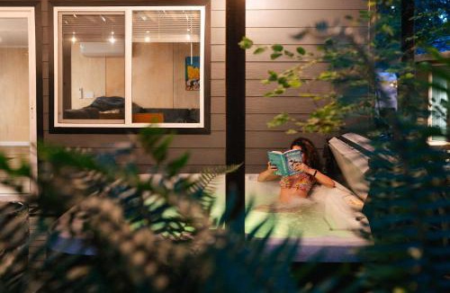 Darrington House | Sauk River Cabins - Hot tub - Firepit