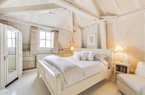 Saumur Villa | Saumur en Blanc - Four Bedroom Villa, Sleeps 8