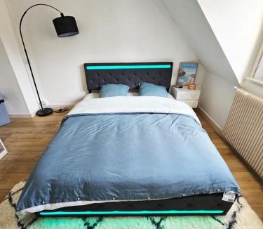 Le Portel Apartment | Sauna commun et Chambre privée à 50 m de la plage- Parking privé, salle de bain et cuisine commune