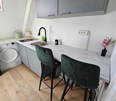 Le Portel Apartment | Sauna commun et Chambre privée à 50 m de la plage- Parking privé, salle de bain et cuisine commune