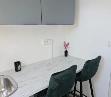 Le Portel Apartment | Sauna commun et Chambre privée à 50 m de la plage salle de bain et cuisine commune