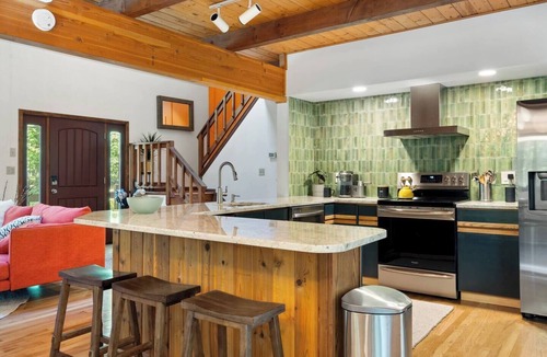 East Stroudsburg House | Sauna | Firepit | Hot Tub | Hike