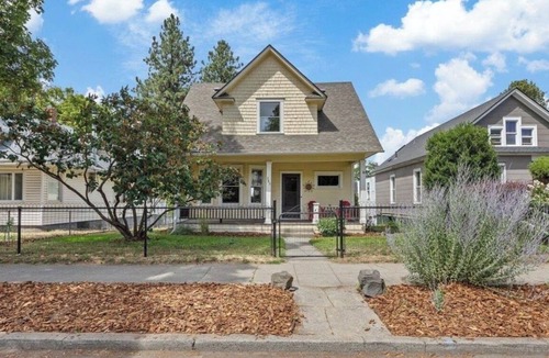 South Perry District House | Sauna Hot tub Fire Pit Craftsman near Downtown & Perry District