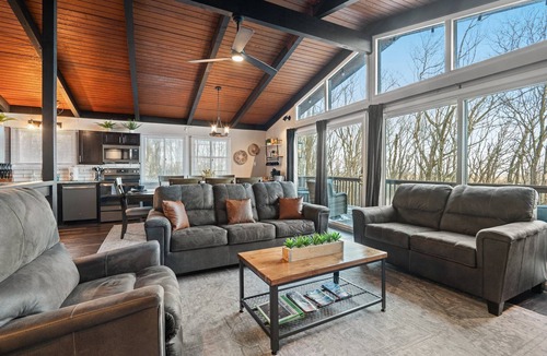 Lake Harmony Estates Cabin | Sauna-HotTub-FirePit-Private Lot