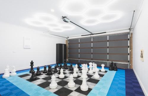 St Leonards House | Sauna, King Beds, Tranquility Base Fun Large Home