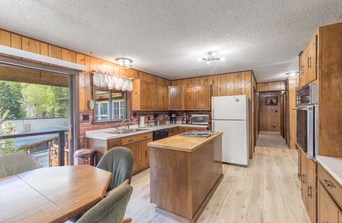 Idlewild Estates House | Sauna | Large Private Yard | Deck | Trailers OK | STR2025-061
