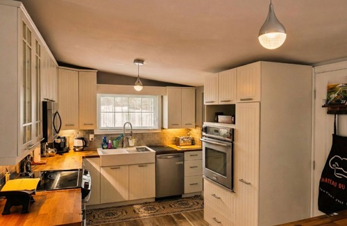 Winnipeg Beach Cabin | Sauna, Pizza Oven, BBQ, Easy Lake Access & Parking for Trucks & Trailers