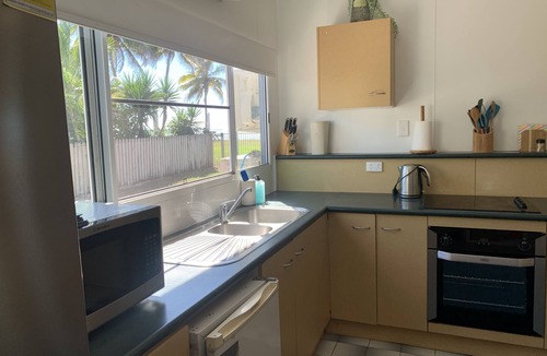 Saunders Beach House | Saunders Beach Shack - on the beach