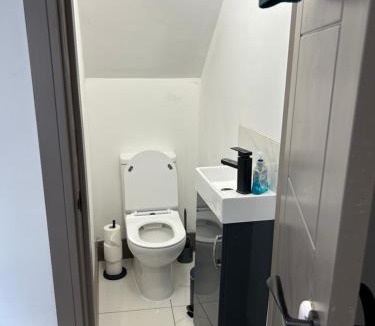 Gillingham Apartment | Saunders Lodge 4bedroom house sleeps up to 6