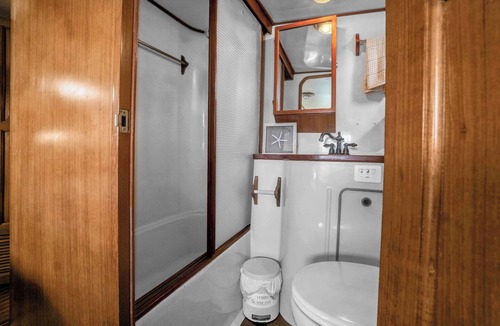 Sausalito Boat Rental | Sausalito Floating Gem: A Charming Stay by the Bay