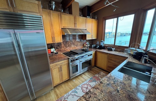 Marin City Boat Rental | Sausalito Luxury Floating Home