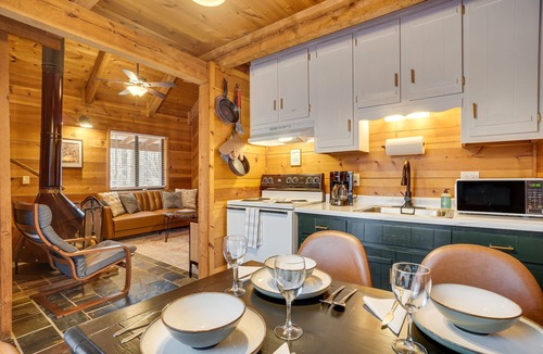 Sautee Nacoochee Cabin | Sautee Nacoochee Mtn Paradise w/Spacious Deck!