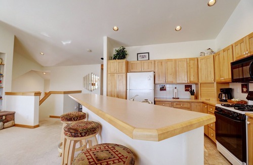 Wildernest Condo | Sauterne Sanctuary 3br 3ba 3 Bedroom Home by RedAwning