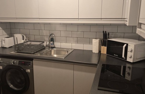 Watford Apartment | SAV 1 Bed Flat Near Watford Town