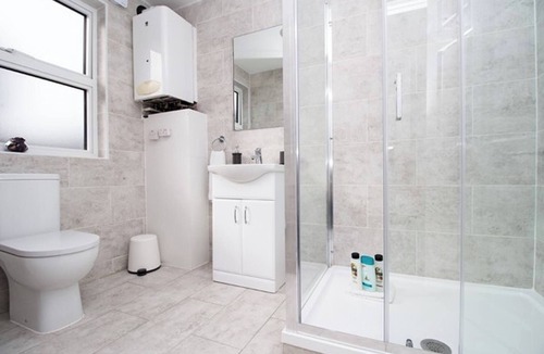 Marlborough Apartment | SAV | 4 Bed Town House | Harrow