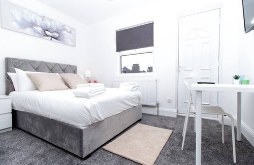 Marlborough Apartment | SAV | 4 Bed Town House | Harrow