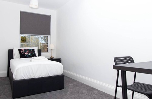 Marlborough Apartment | SAV | 4 Bed Town House | Harrow