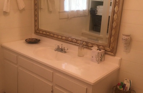 Carmine Bed & Breakfast | Savanna Room