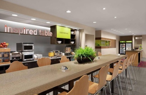 Pooler Hotel | Savannah Bliss Awaits! Kitchen, Onsite Pool, Free Breakfast, Pets Allowed