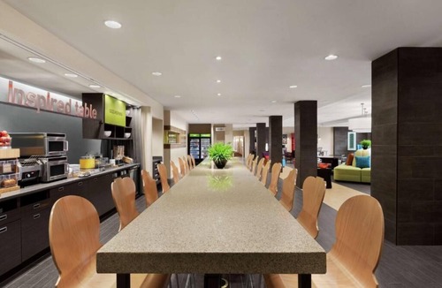 Pooler Hotel | Savannah Bliss Awaits! Kitchen, Onsite Pool, Free Breakfast, Pets Allowed