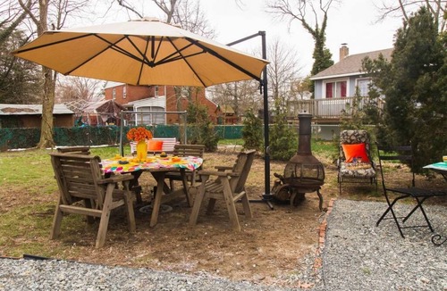 Pennsauken House | Savannah East (5 minute dr to Center City Phila, sleeps 22,compli prkg 8 cars)