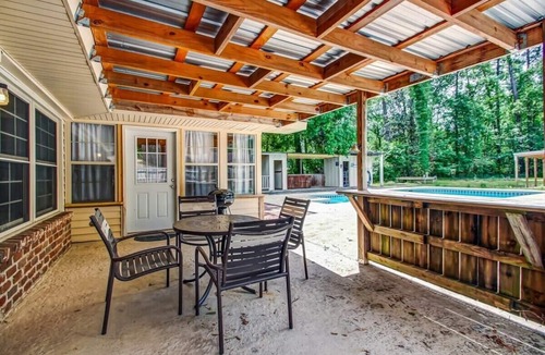 Garden City House | Savannah Getaway with Private Pool, Porch & Deck