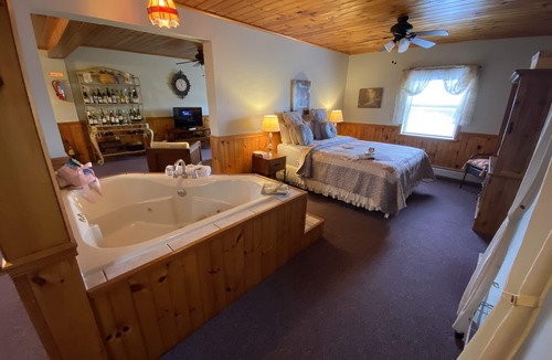 Himrod Hotel | Savannah House Wine Country Inn & Cottages