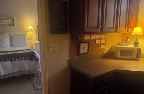 Kennesaw House | Savannah Suite