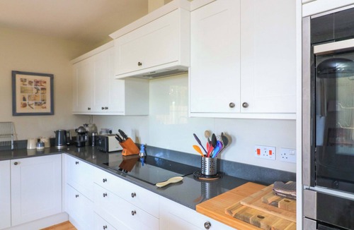 Thurlestone Cottage | SAVERNAKE, pet friendly, with a garden in Thurlestone