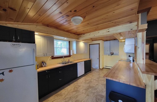 Dundee Cottage | Savor a Sunset on Waneta Lake!