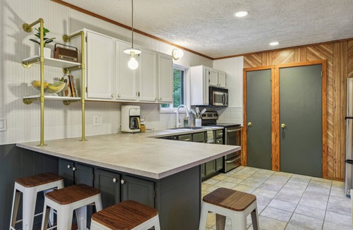 Bushkill Ski Chalet | Saw Creek Chalet Indoor Pools Firepit Deck Gas Grill By Bushkill Falls