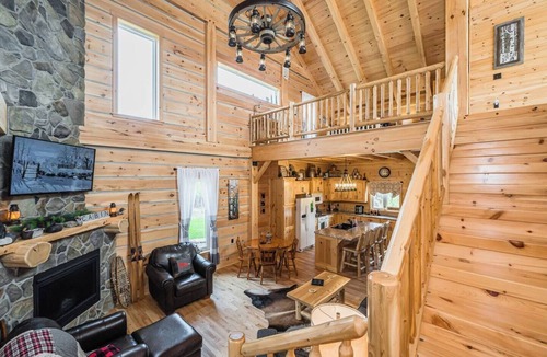 South Bruce Peninsula Cabin | Saw'N Loggz | Log Cabin | SAUNA | AC | Rustic
